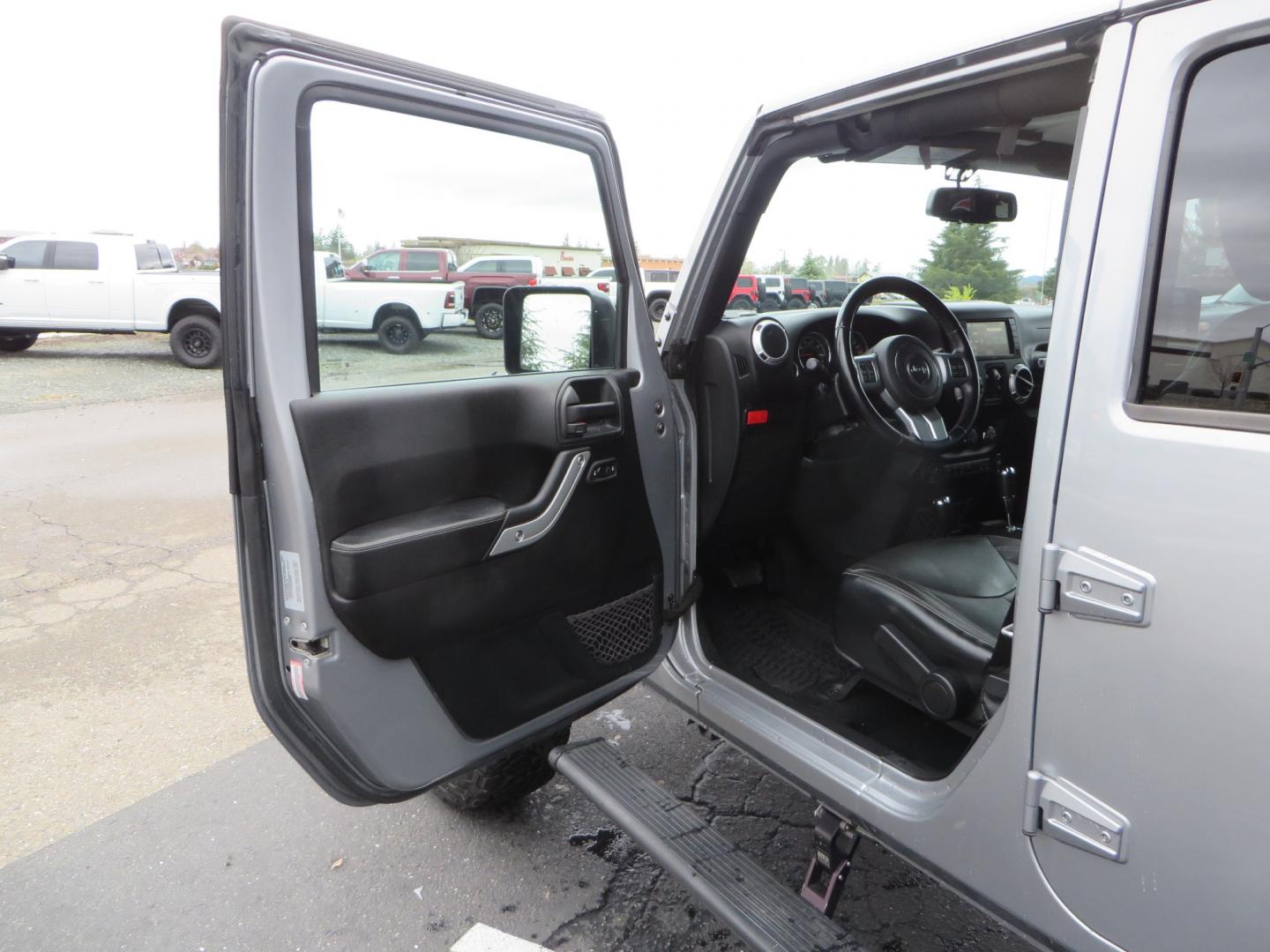 2017 SILVER /BLACK Jeep Wrangler Unlimited Rubicon 4WD (1C4BJWFG3HL) with an 3.6L V6 DOHC 24V FFV engine, automatic transmission, located at 2630 Grass Valley Highway, Auburn, CA, 95603, (530) 508-5100, 38.937893, -121.095482 - Rubicon sitting on a Teraflex suspension system, Falcon shocks, 37" BFG KO2 tires, 17" Hardrock wheels, RC Fender Flares, and AMP steps. - Photo#12